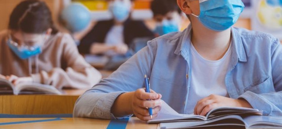 Ricci e l'appello dei sindaci: Green pass anche a scuola o dopo natale si torna in Dad''